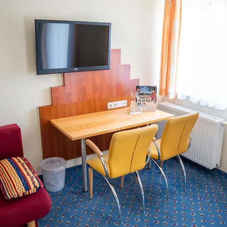 - Ernst Hotel