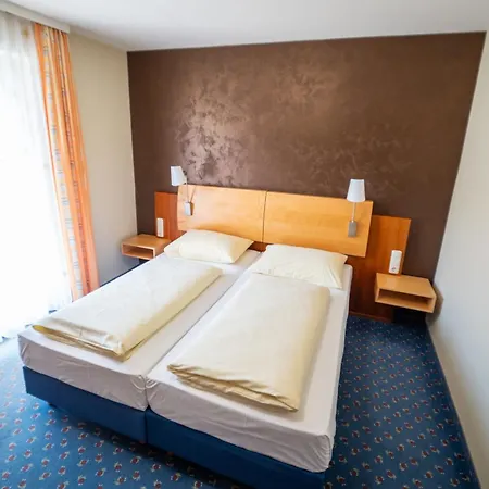 - Ernst Hotel