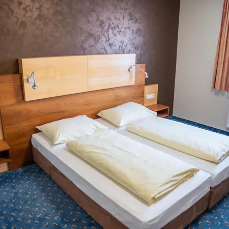 - Ernst Hotel