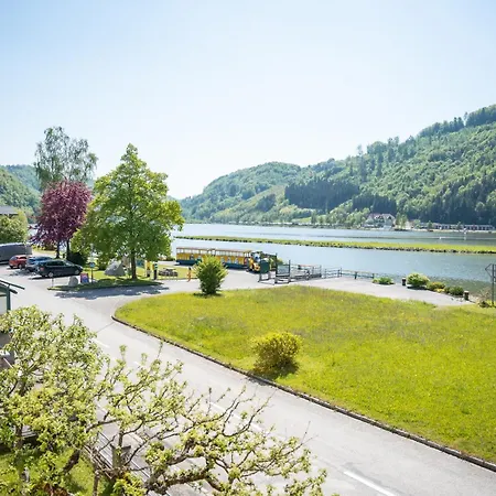 Ξενοδοχείο - Ernst Untermuhl