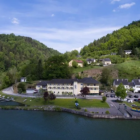 Hotel - Ernst Untermuhl