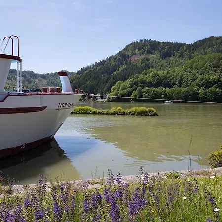 Ξενοδοχείο - Ernst 3*