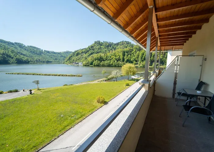 Hotel - Ernst Untermuhl