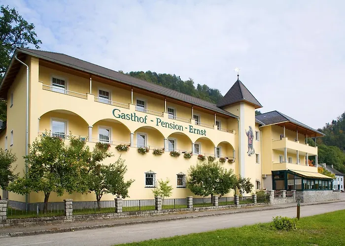 Hotel - Ernst Untermuhl