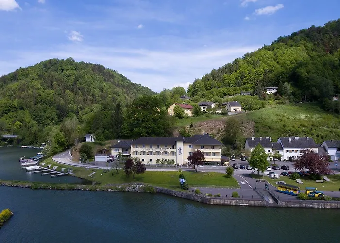 Hotel - Ernst Untermuhl