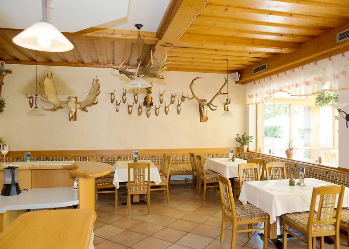 - Ernst Hotell Untermuhl