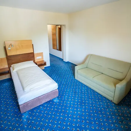 - Ernst Hotel 3*
