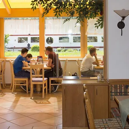 - Ernst Hotel